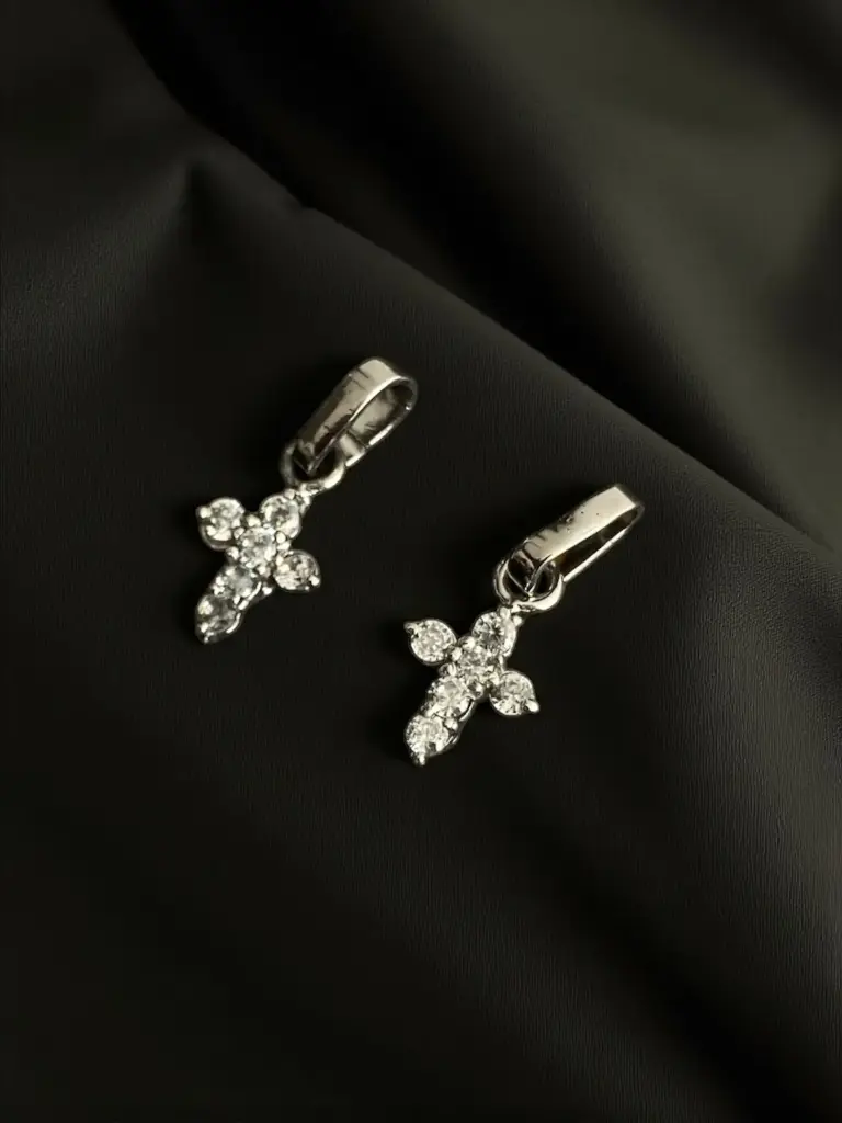 Cruces circon plata.webp